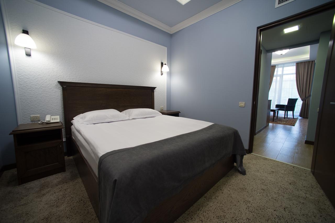 Boulevard Hotel Erévan Extérieur photo