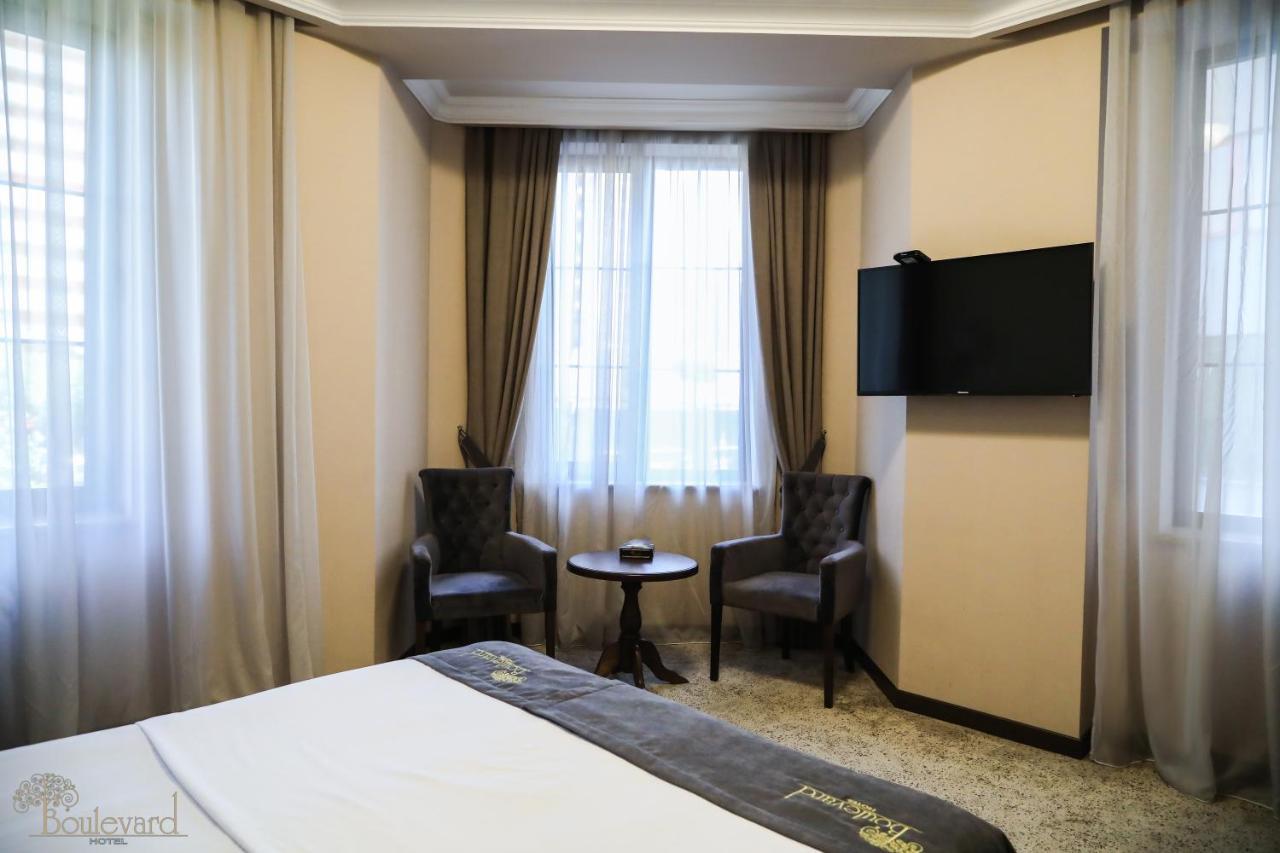 Boulevard Hotel Erévan Extérieur photo